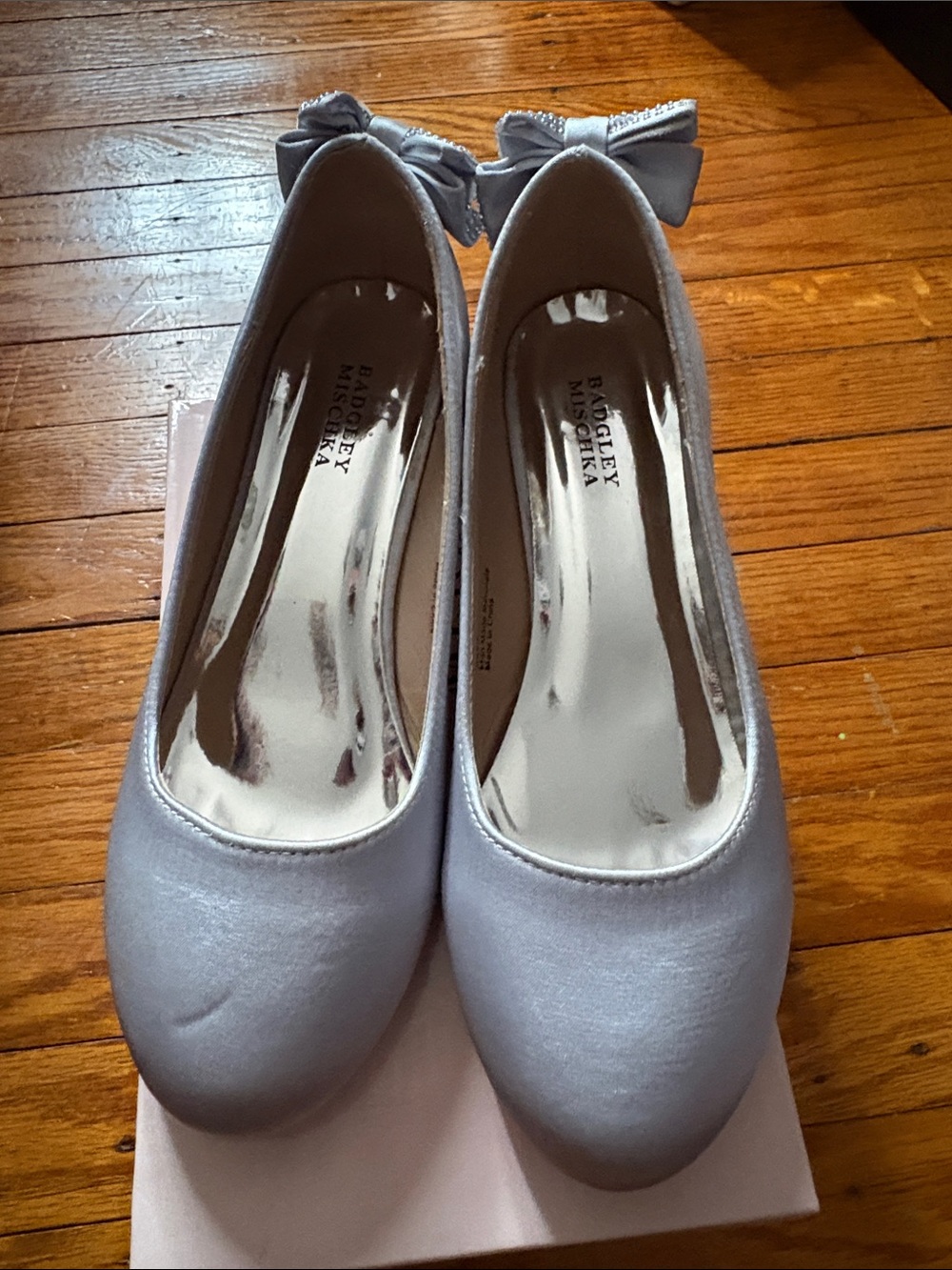 Badgley Mischka Silver-Gray Satin Bow Heel Pumps